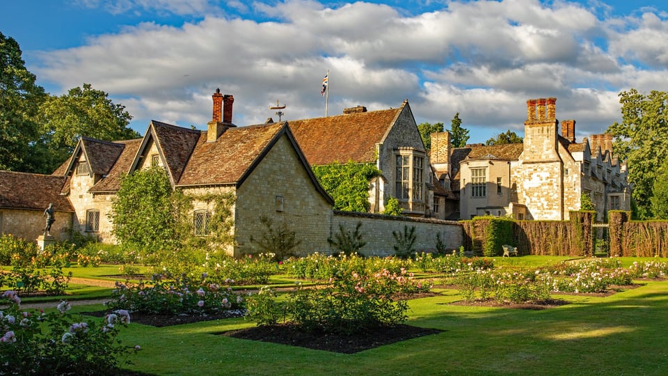 I’m not sure if the onsite coffee shop existed in the 17th century, but it was otherwise very authentic